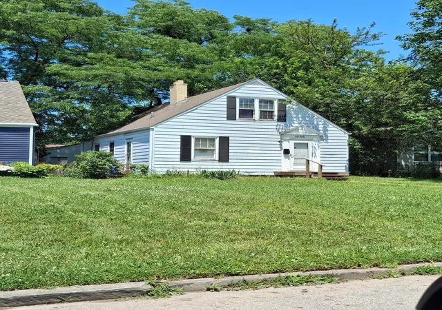 Multi family home for sale at 2319 Argyle Dr, Columbus, OH 43219 | MLS# 226024883