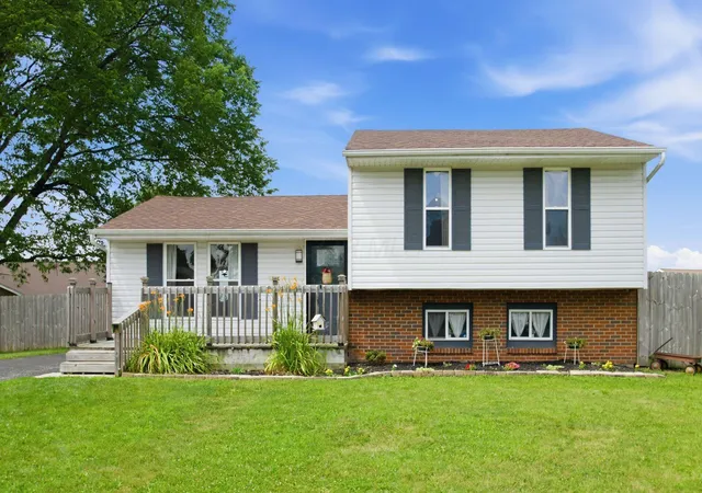 Homes for sale in West Jefferson, OH | 793 Larri Ct, West Jefferson, OH 43162 | MLS# 226025041