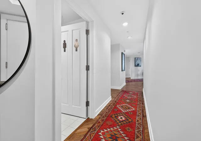 4th image of 1 Miranova Pl #1710, Columbus, OH 43215 | MLS# 226025880