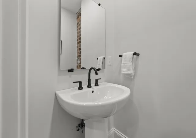 Listing Photo 4 - Condo for sale in building located at 393 W 2nd Ave, Columbus, OH 43201 - Unit #393