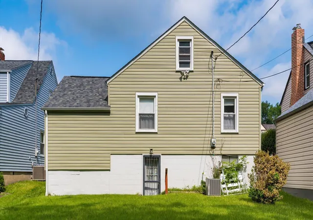Homes for sale in Zanesville, OH | 1928 Euclid Ave, Zanesville, OH 43701 | MLS# 226025057