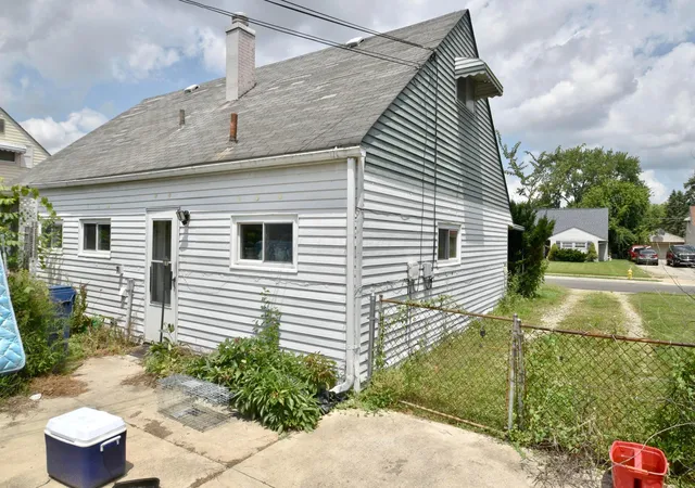 Photo 3 of Sale Pending at 4027 Rickenbacker Ave, Columbus, OH 43213 | MLS# 226024940 | Listing updated on 2026-07-12