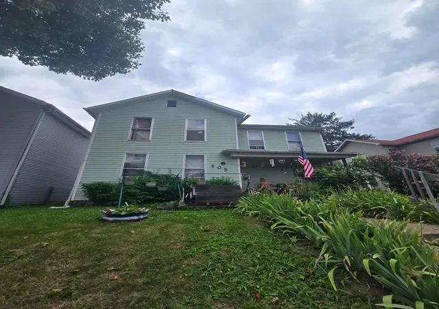 Homes for sale in Zanesville, OH | 405 Mead St, Zanesville, OH 43701 | MLS# 226025199