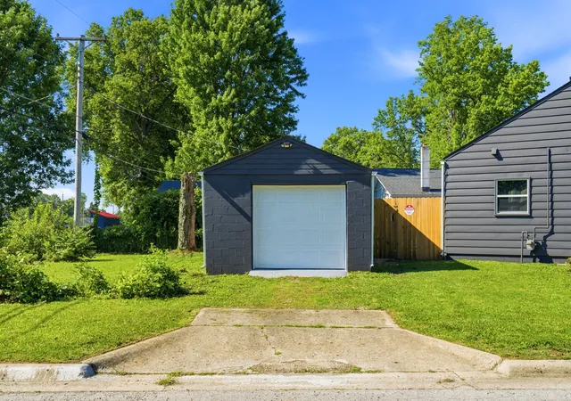 Photo 3 of Single family home for sale at 118 S Hampton Rd, Columbus, OH 43213 | MLS# 226024974 | Listing updated on 2026-09-16