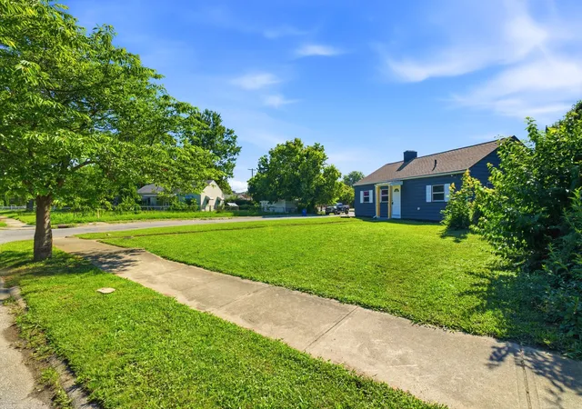 Photo 3 of Single family home for sale at 118 S Hampton Rd, Columbus, OH 43213 | MLS# 226024974 | Listing updated on 2026-09-16