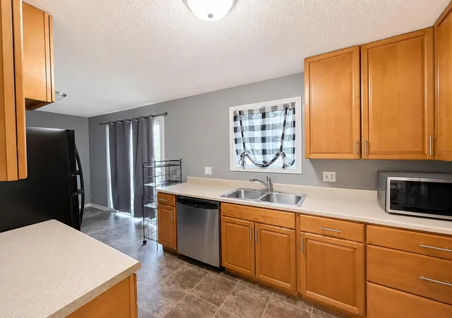 3rd image of 5019 Comstock Dr, Columbus, OH 43232 | MLS# 226024954