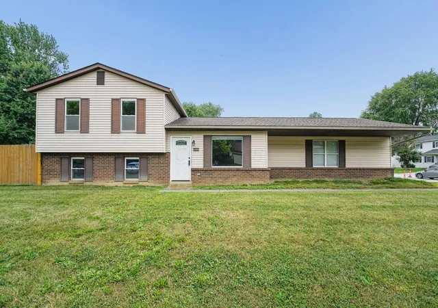 Photo 2 of Sale Pending at 4909 Dunlap Rd, Columbus, OH 43229 | MLS# 226025158 | Listing updated on 2026-09-17
