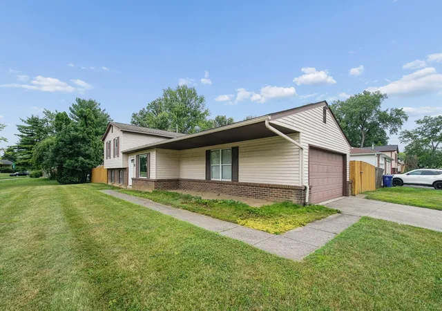 Photo 3 of Sale Pending at 4909 Dunlap Rd, Columbus, OH 43229 | MLS# 226025158 | Listing updated on 2026-09-17