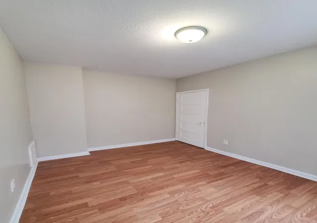 Listing Photo 2 - Condo for sale in building located at 150-152 Hayden Ave, Columbus, OH 43222 - Unit #