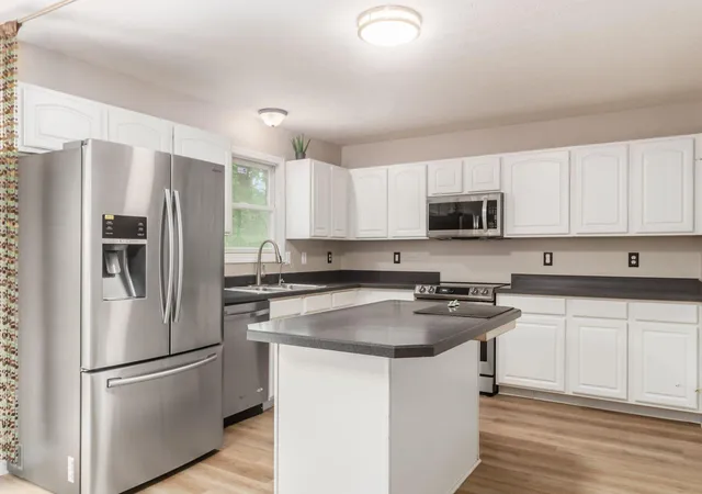 Photo 4 of Single family home for sale at 247 Kastlekove Dr, Lewis Center, OH 43035 | MLS# 226024996 | Listing updated on 2026-09-14