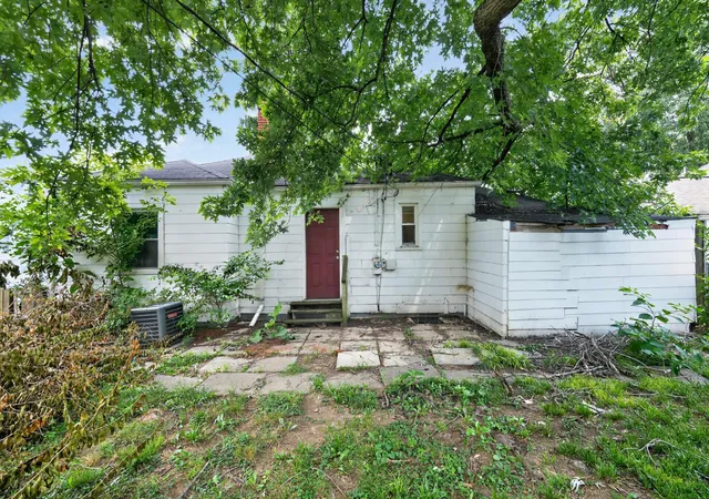 Photo 2 of Single family home for sale at 221 N Kellner Rd, Columbus, OH 43209 | MLS# 226027932 | Listing updated on 2026-09-03
