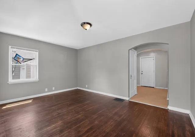 Photo 4 of Single family home for sale at 221 N Kellner Rd, Columbus, OH 43209 | MLS# 226027932 | Listing updated on 2026-10-22
