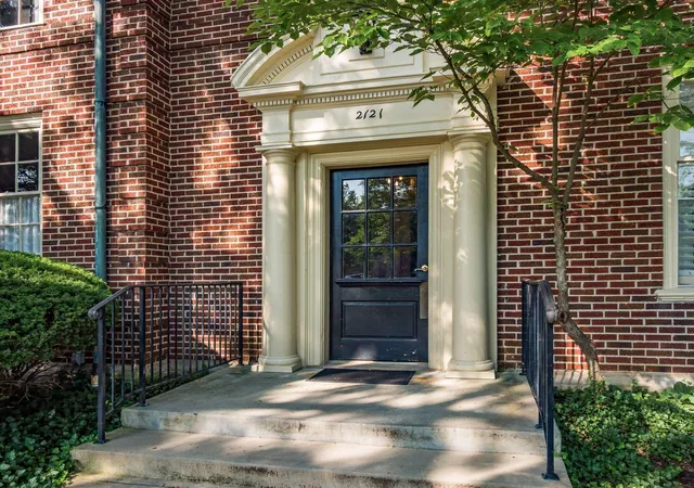 Homes for sale in Upper Arlington, OH | 2121 Arlington Ave #1, Upper Arlington, OH 43221 | MLS# 226025148