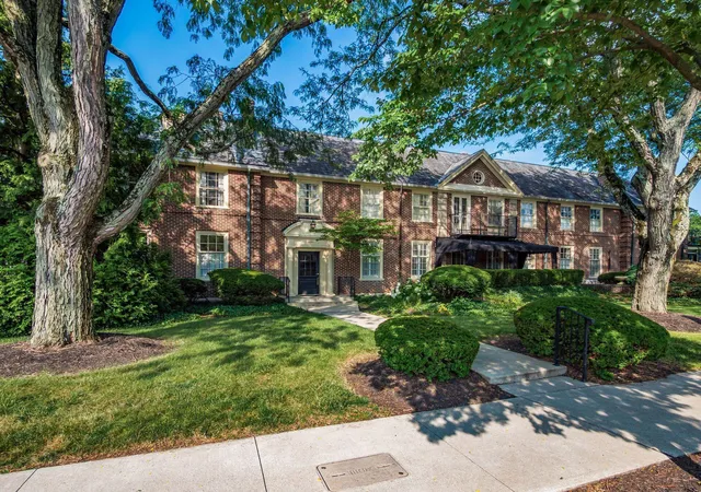 Homes for sale in Upper Arlington, OH | 2121 Arlington Avenue, Upper Arlington, OH 43221 | Houzeo