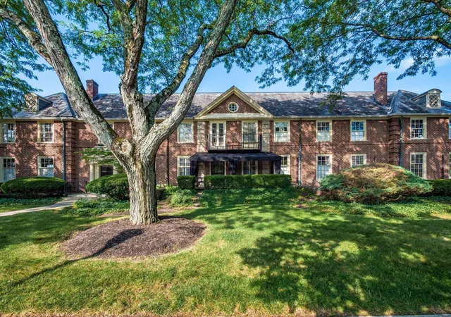 Homes for sale in Upper Arlington, OH | 2121 Arlington Ave #1, Upper Arlington, OH 43221 | MLS# 226025148
