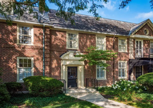 Homes for sale in Upper Arlington, OH | 2121 Arlington Ave #1, Upper Arlington, OH 43221 | MLS# 226025148