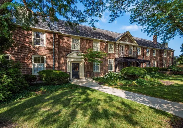 Homes for sale in Upper Arlington, OH | 2121 Arlington Ave, Upper Arlington, OH 43221