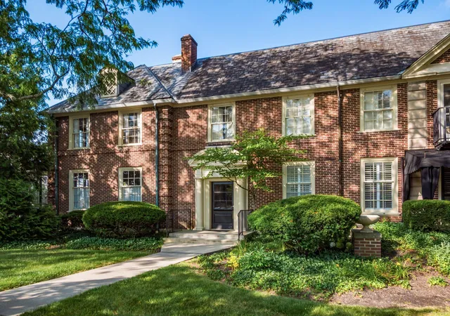 Homes for sale in Upper Arlington, OH | 2121 Arlington Ave, Upper Arlington, OH 43221
