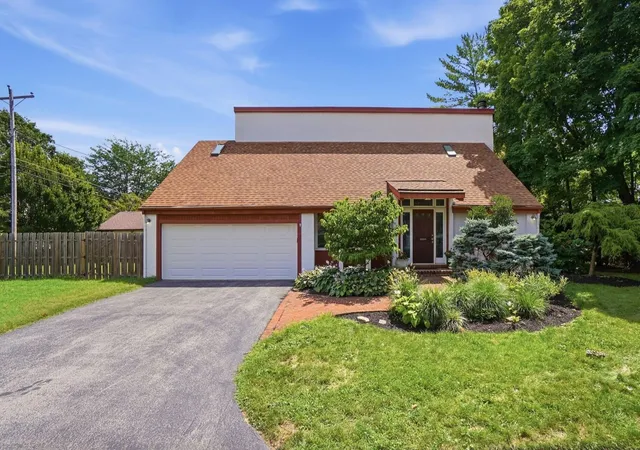 1st image of 1916 W Lane Ave, Columbus, OH 43221 | MLS# 226027885