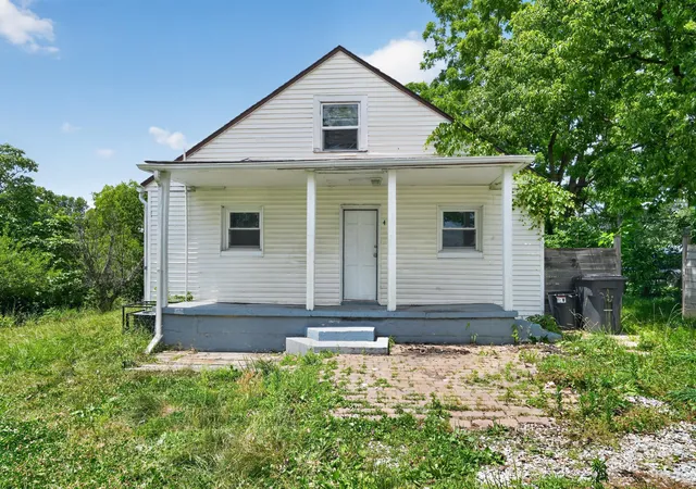 Photo 2 of Single family home for sale at 424 Emmit Ave, Columbus, OH 43228 | MLS# 226026164 | Listing updated on 2026-09-03