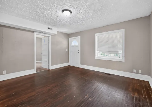 Photo 3 of Single family home for sale at 424 Emmit Ave, Columbus, OH 43228 | MLS# 226026164 | Listing updated on 2026-09-03