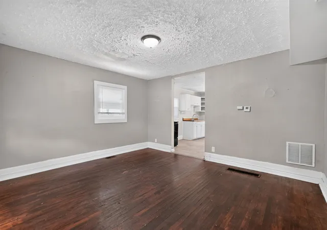 Photo 4 of Single family home for sale at 424 Emmit Ave, Columbus, OH 43228 | MLS# 226026164 | Listing updated on 2026-09-03