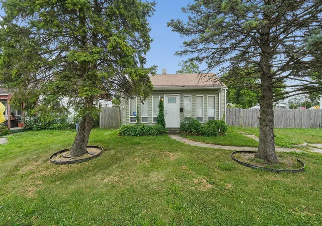 Photo 2 of Single family home for sale at 708 S Waverly St, Columbus, OH 43213 | MLS# 226025170 | Listing updated on 2026-07-29