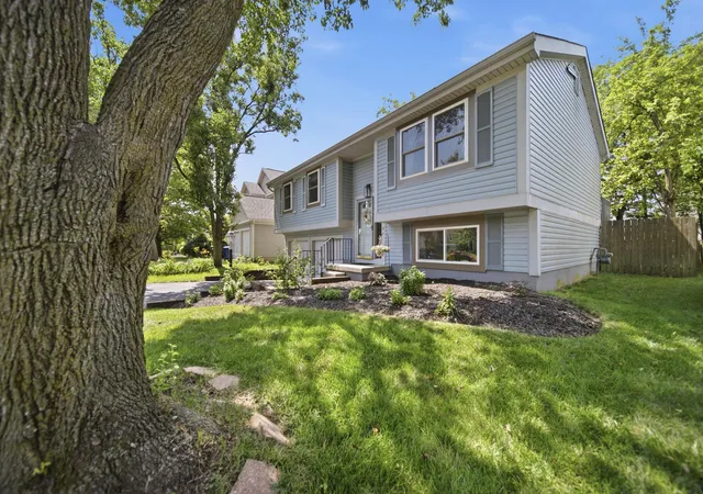 Photo 2 of Single family home for sale at 7893 Leaview Dr, Columbus, OH 43235 | MLS# 226025702 | Listing updated on 2026-09-16