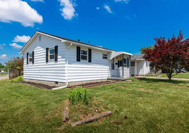 1st image of 653 S Douglas Ave, Springfield, OH 45505 | MLS# 226026362