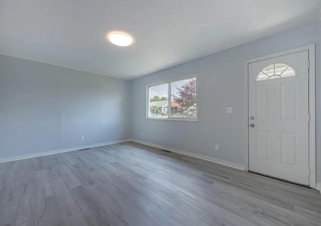 3rd image of 653 S Douglas Ave, Springfield, OH 45505 | MLS# 226026362