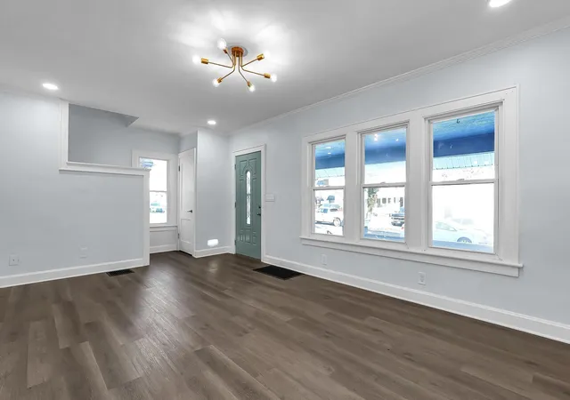 Photo 3 of Single family home for sale at 2111 Willamont Ave, Columbus, OH 43219 | MLS# 226025221 | Listing updated on 2026-07-28