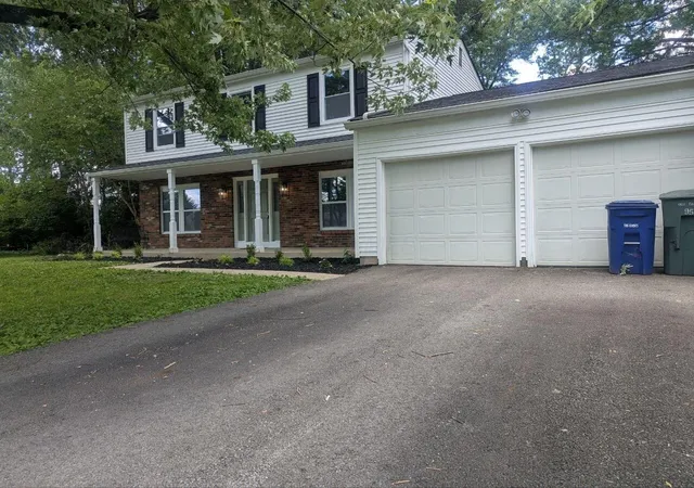 Photo 2 of Single family home for sale at 957 Old Farm Rd, Columbus, OH 43213 | MLS# 226025082 | Listing updated on 2026-09-13