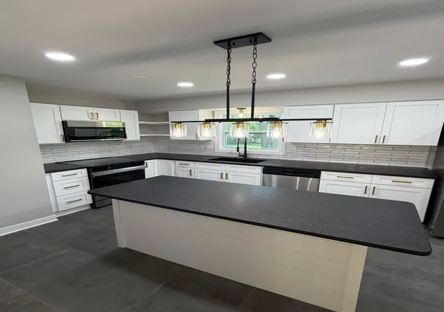 Photo 3 of Single family home for sale at 957 Old Farm Rd, Columbus, OH 43213 | MLS# 226025082 | Listing updated on 2026-09-13