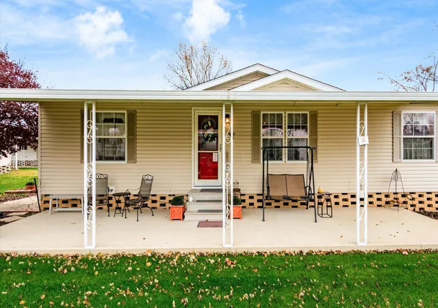 Photo 2 of Single family home for sale at 4344 Brett Ln, Columbus, OH 43207 | MLS# 226025111 | Listing updated on 2026-10-06