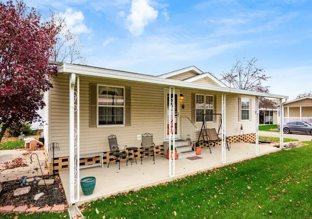 Photo 3 of Single family home for sale at 4344 Brett Ln, Columbus, OH 43207 | MLS# 226025111 | Listing updated on 2026-10-06