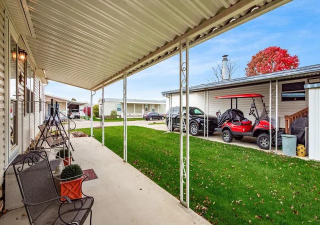 Photo 3 of Single family home for sale at 4344 Brett Ln, Columbus, OH 43207 | MLS# 226025111 | Listing updated on 2026-10-06