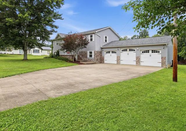 Homes for sale in Zanesville, OH | 4385 Shimoda Ln, Zanesville, OH 43701 | MLS# 226025255