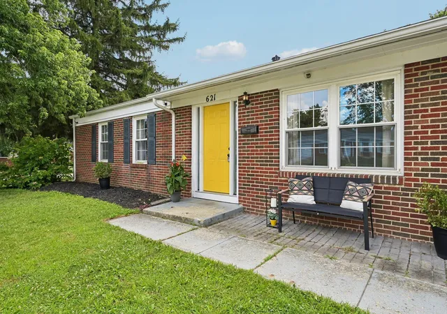 Homes for sale in Columbus, OH | 621 King George Ave, Columbus, OH 43230 | MLS# 226025118