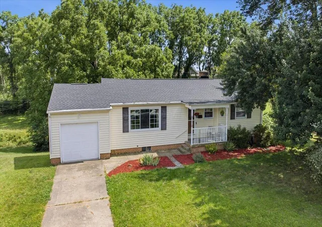 Homes for sale in Lancaster, OH | 1805 Nelson Rd, Lancaster, OH 43130 | MLS# 226025233