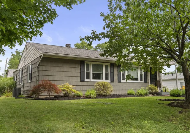 Homes for sale in Pataskala, OH | 1136 Pike St Sw, Pataskala, OH 43062 | MLS# 226025500