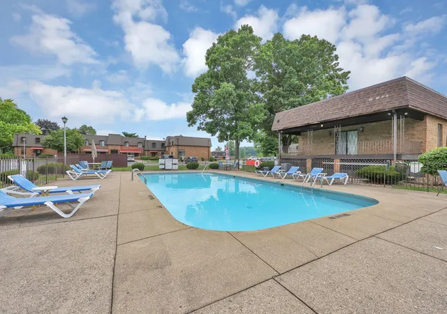 Homes for sale in Newark, OH | 625 Country Club Drive, Newark, OH 43055 | Houzeo