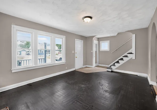 Photo 2 of Single family home for sale at 550 Wrexham Ave, Columbus, OH 43223 | MLS# 226025677 | Listing updated on 2026-09-23