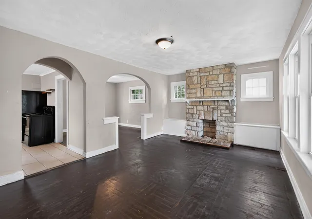 Photo 3 of Single family home for sale at 550 Wrexham Ave, Columbus, OH 43223 | MLS# 226025677 | Listing updated on 2026-09-23