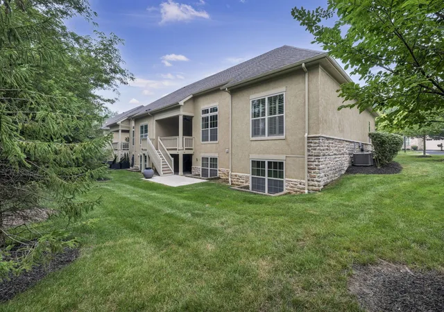 Listing Photo 2 - Condo for sale in building located at 394 Woodgate Ln, Westerville, OH 43082