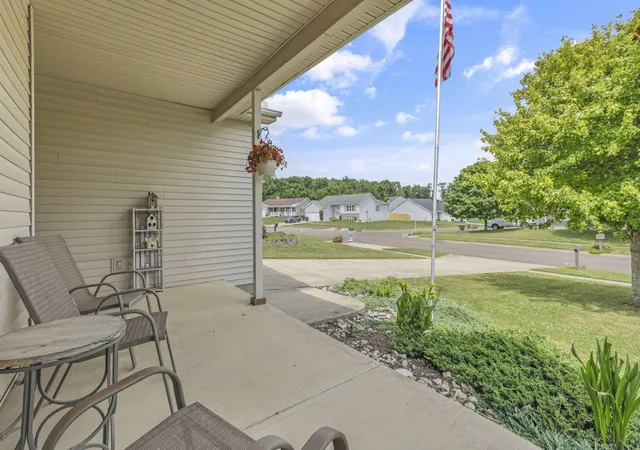 Homes for sale in Lancaster, OH | 471 Danbury Dr, Lancaster, OH 43130 | MLS# 226025250