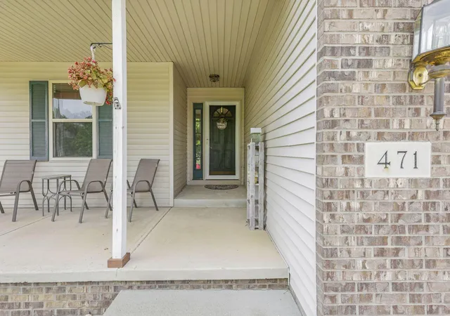 Homes for sale in Lancaster, OH | 471 Danbury Dr, Lancaster, OH 43130 | MLS# 226025250