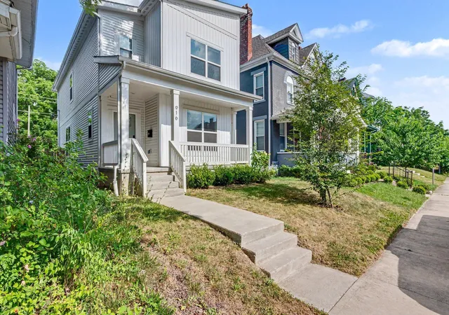 1st image of 916 Oakwood Ave, Columbus, OH 43206 | MLS# 226025405