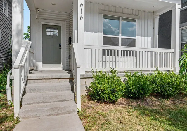2nd image of 916 Oakwood Ave, Columbus, OH 43206 | MLS# 226025405