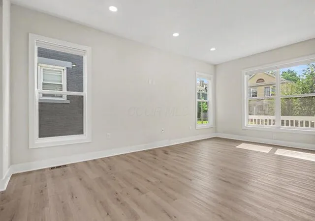 4th image of 916 Oakwood Ave, Columbus, OH 43206 | MLS# 226025405