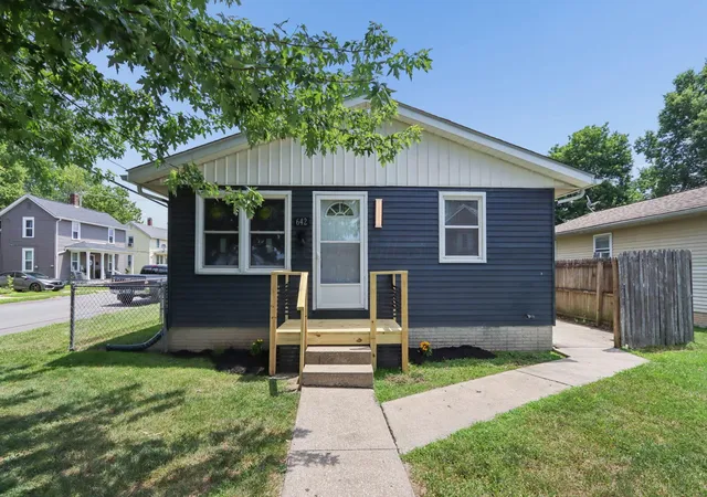 Homes for sale in Lancaster, OH | 642 Mckinley Ave W, Lancaster, OH 43130 | MLS# 226025325